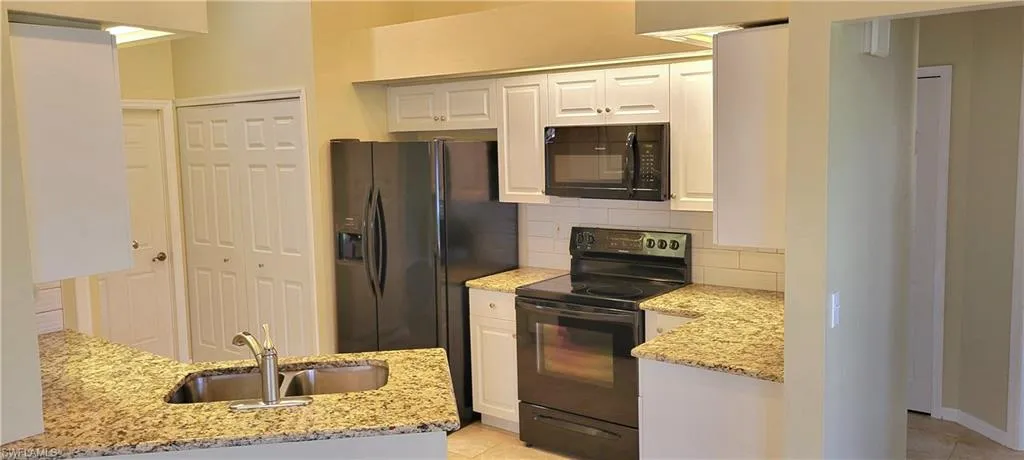 207 SE 30th TER, CAPE CORAL FL 33904