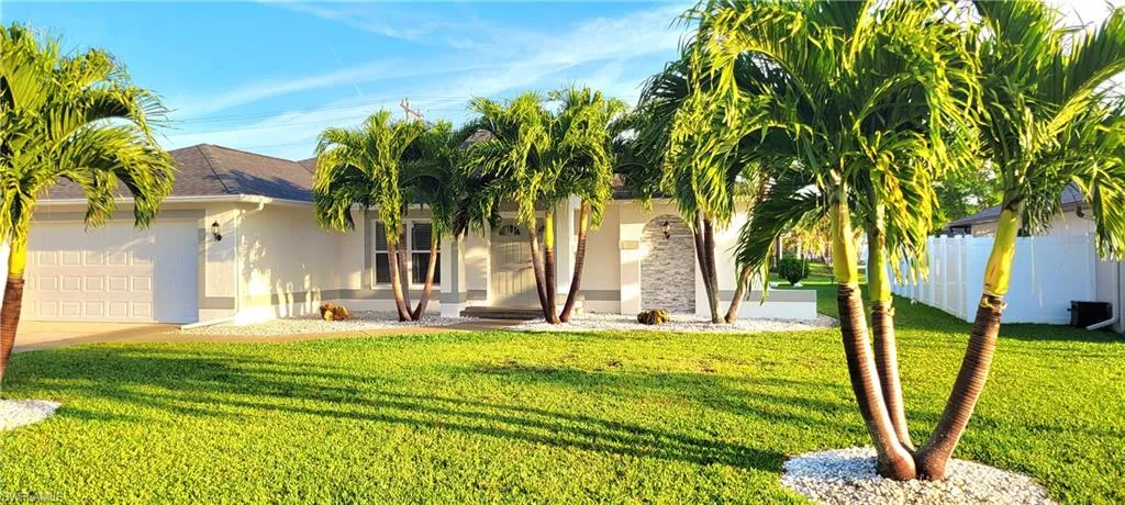 207 SE 30th TER, CAPE CORAL FL 33904