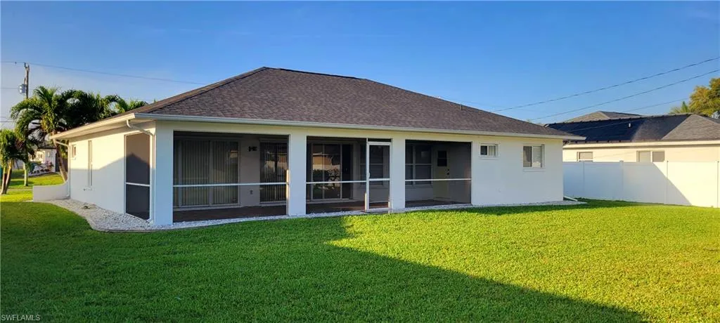 207 SE 30th TER, CAPE CORAL FL 33904