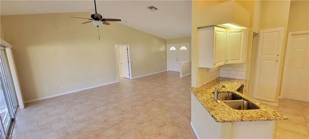 207 SE 30th TER, CAPE CORAL FL 33904