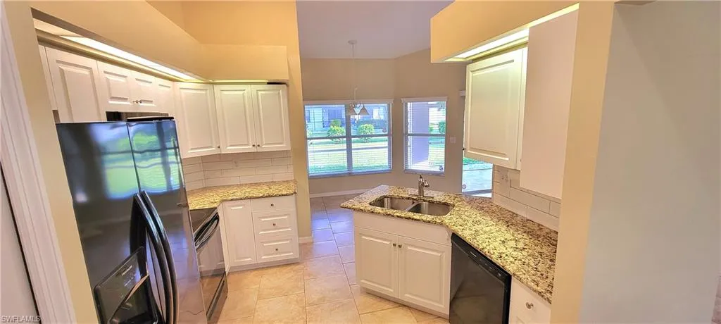 207 SE 30th TER, CAPE CORAL FL 33904