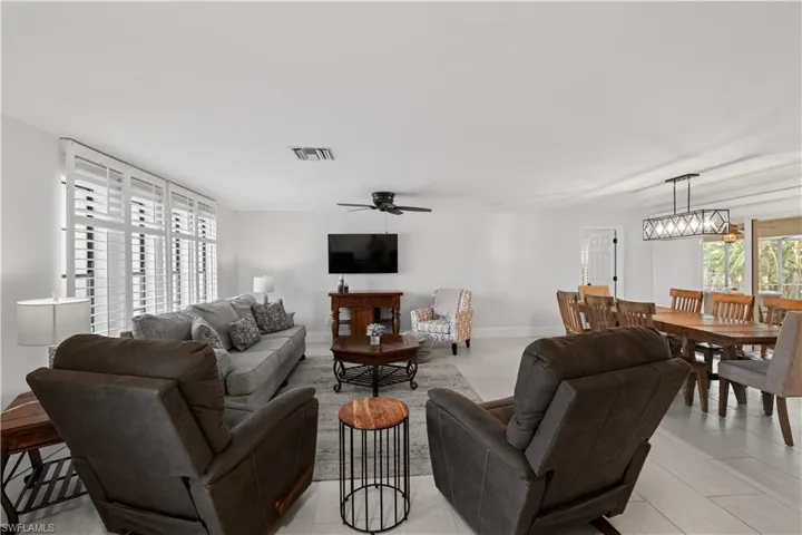 5215  Pelican  BLVD, Cape Coral, FL 33914