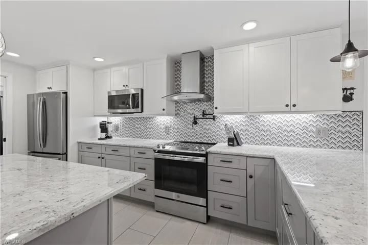5215  Pelican  BLVD, Cape Coral, FL 33914