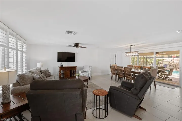 5215  Pelican  BLVD, Cape Coral, FL 33914