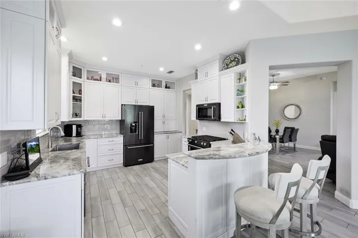 3093  Aviamar  CIR, Naples, FL 34114