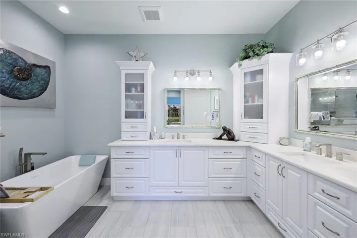 3093  Aviamar  CIR, Naples, FL 34114