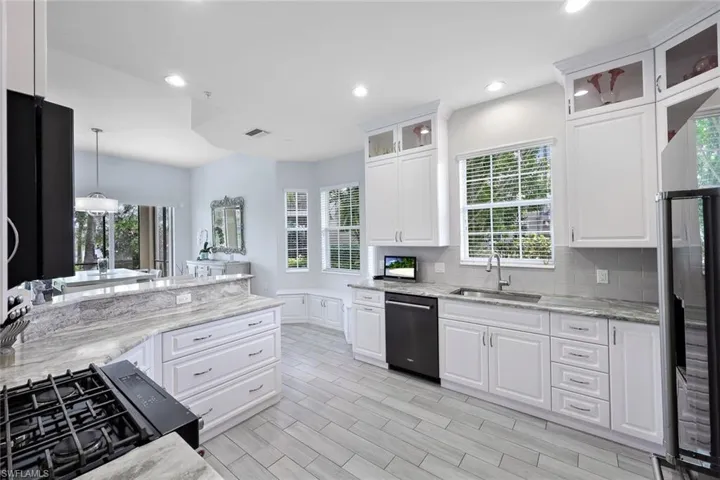 3093  Aviamar  CIR, Naples, FL 34114