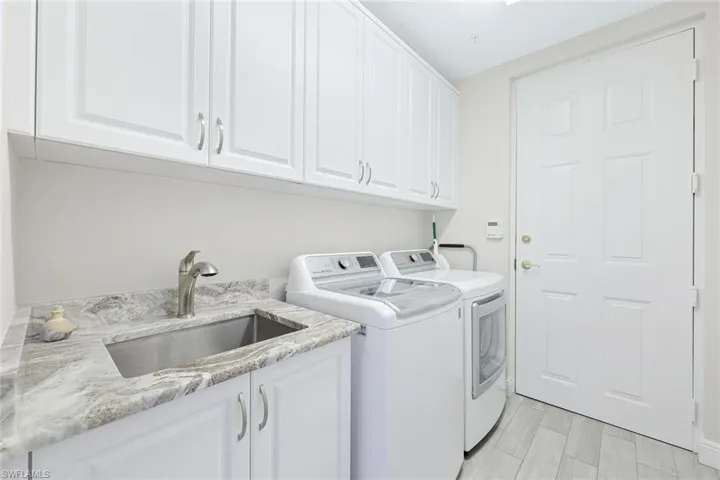 3093  Aviamar  CIR, Naples, FL 34114