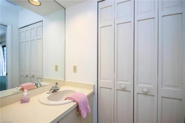Guest Pod Bath 1
