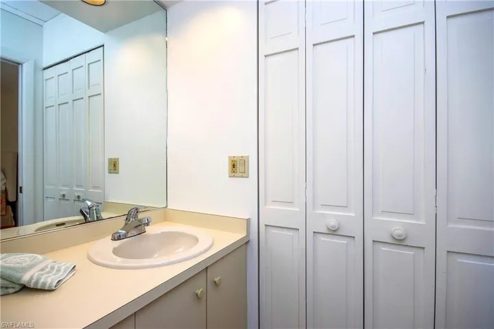 Guest Pod Bath 2