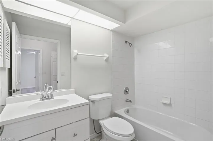 2460 Old Groves Rd E102, Naples, Florida 34109
