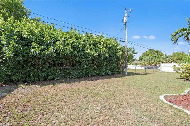 618 15th Ter, Cape Coral, Florida 33990