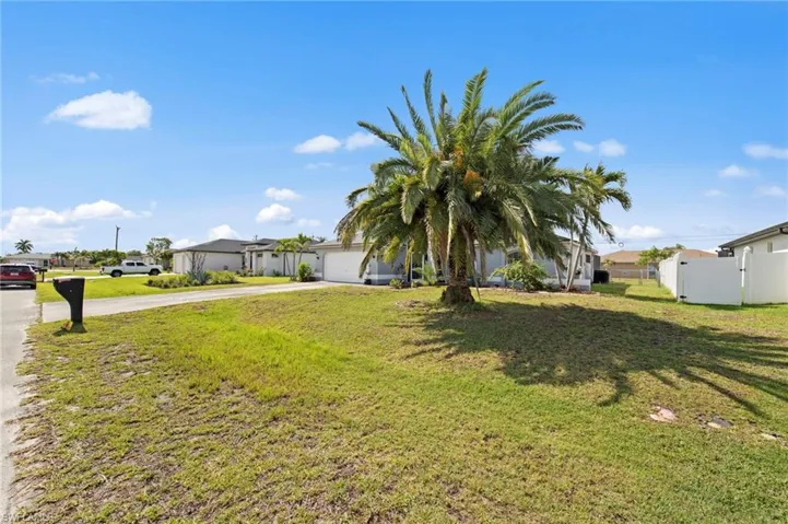 618 15th Ter, Cape Coral, Florida 33990