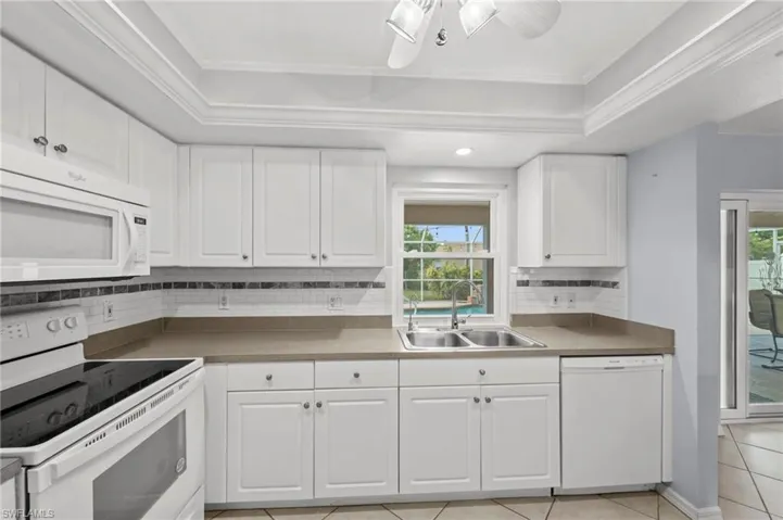 618 15th Ter, Cape Coral, Florida 33990