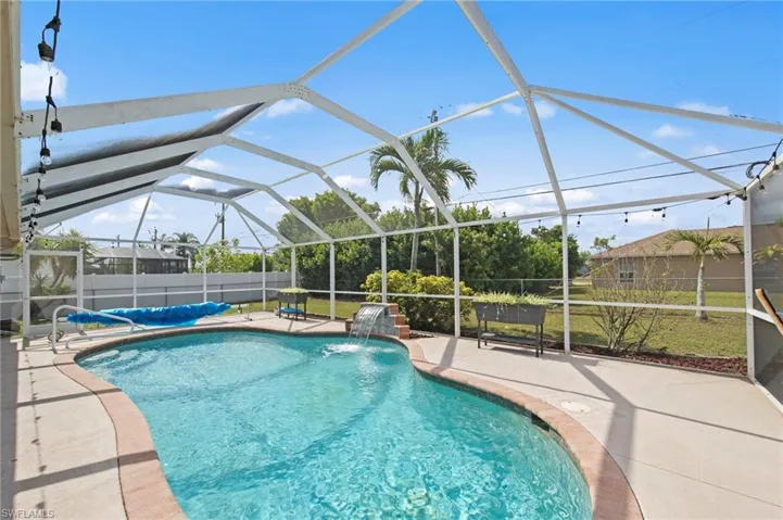 618 15th Ter, Cape Coral, Florida 33990