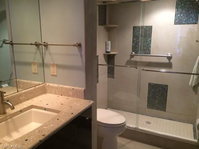 10682 Gulf Shore Dr 104, Naples, Florida 34108