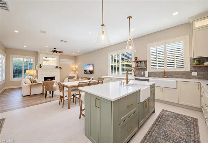 8137 Ronda Ct, Naples, Florida 34109