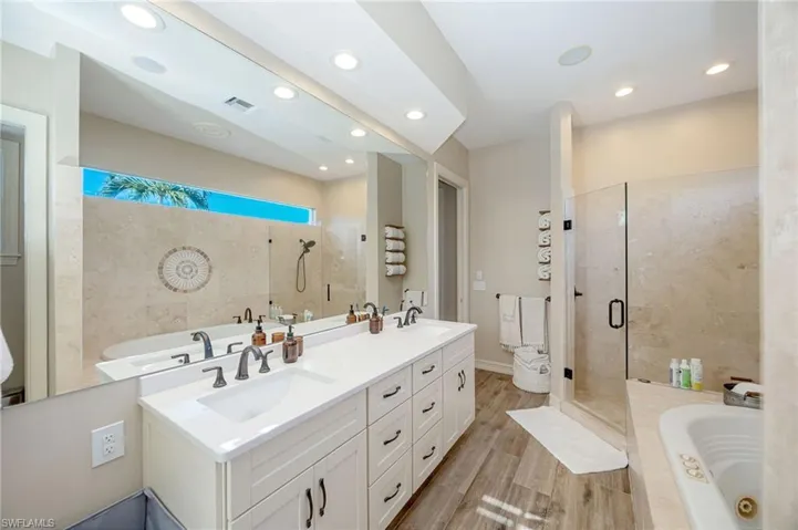 8137 Ronda Ct, Naples, Florida 34109