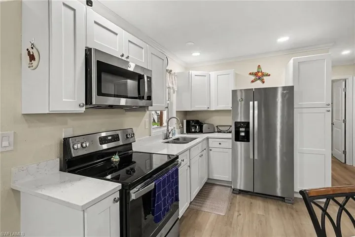 17620 Bryan Ct, Fort Myers Beach, Florida 33931