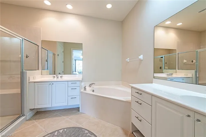 5045  Blauvelt  WAY, Naples, FL 34105