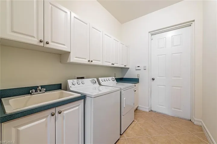 5045  Blauvelt  WAY, Naples, FL 34105