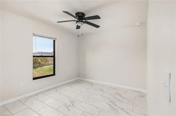 916 Ne 1st Pl, Cape Coral, Florida 33909
