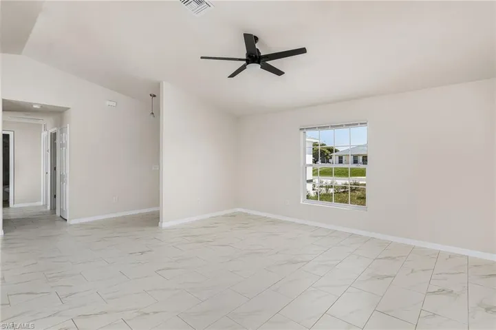 916 Ne 1st Pl, Cape Coral, Florida 33909