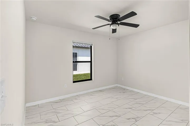 916 Ne 1st Pl, Cape Coral, Florida 33909