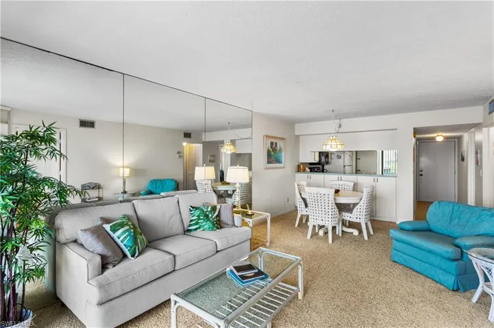 Open concept, ideal for entertaining!