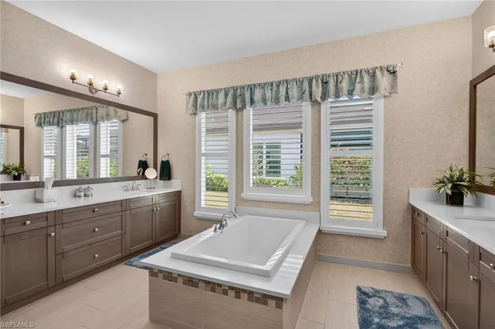 12078  Mimosa  ST, Naples, FL 34120