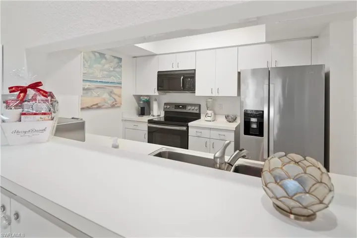 784  Willowbrook  DR, Naples, FL 34108