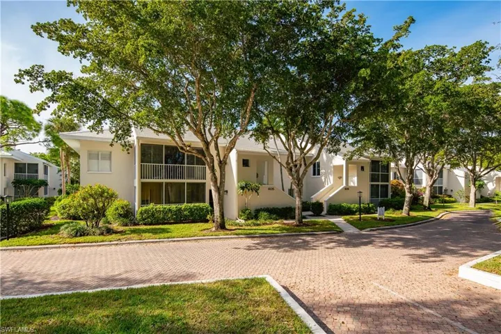 784  Willowbrook  DR, Naples, FL 34108
