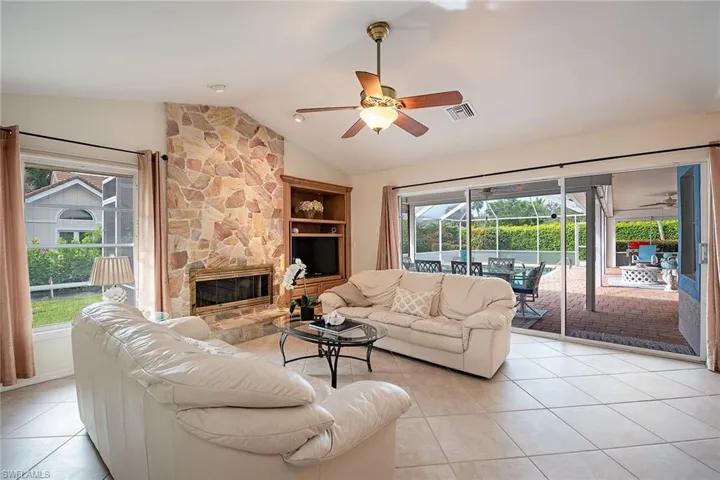 702  Willowwood  LN, Naples, FL 34108