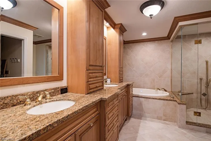 702  Willowwood  LN, Naples, FL 34108