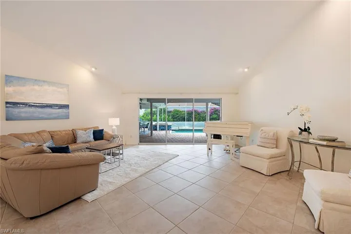 702  Willowwood  LN, Naples, FL 34108