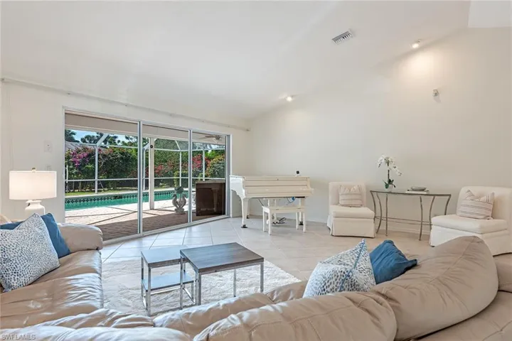 702  Willowwood  LN, Naples, FL 34108