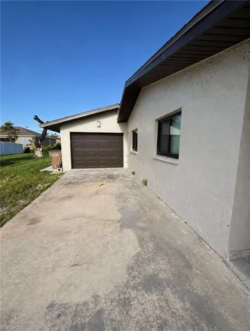 4233 Sw 1st Ave, Cape Coral, Florida 33914