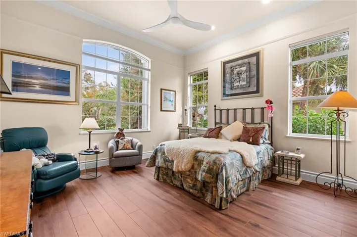 Guest Bedroom (1st Floor)