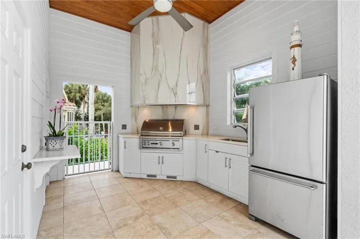 Outdoor Kitchen