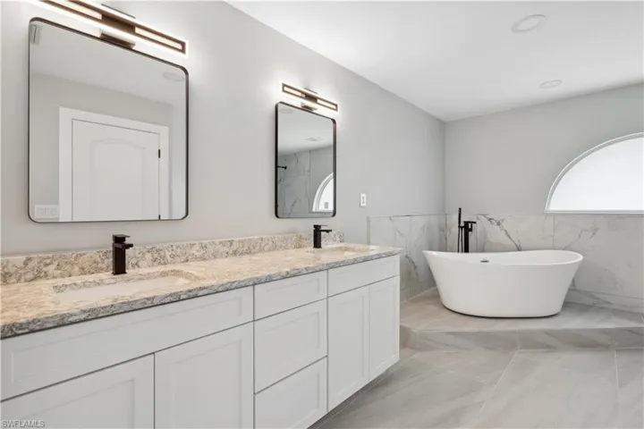 Bathroom featuring tiled shower