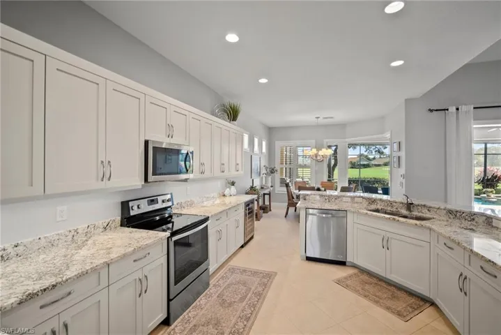 8756  Mustang Island  CIR, Naples, FL 34113
