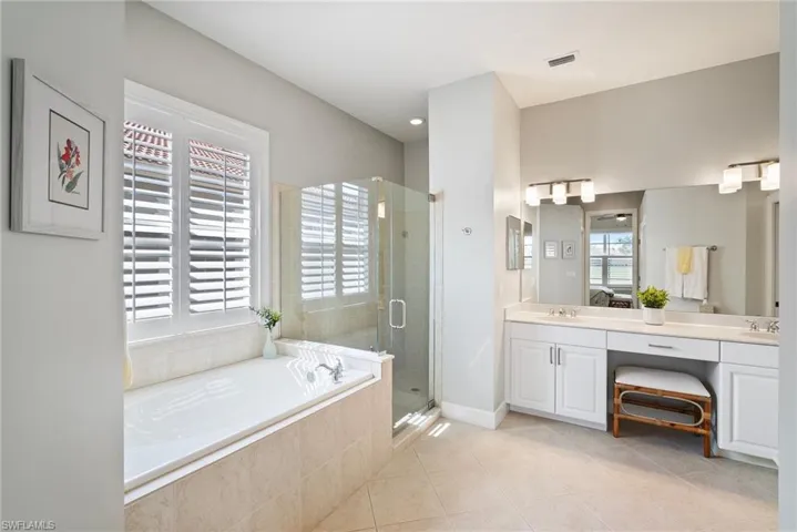 8756  Mustang Island  CIR, Naples, FL 34113