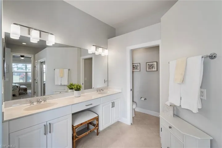 8756  Mustang Island  CIR, Naples, FL 34113