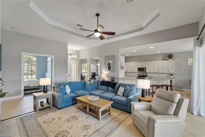 8756  Mustang Island  CIR, Naples, FL 34113