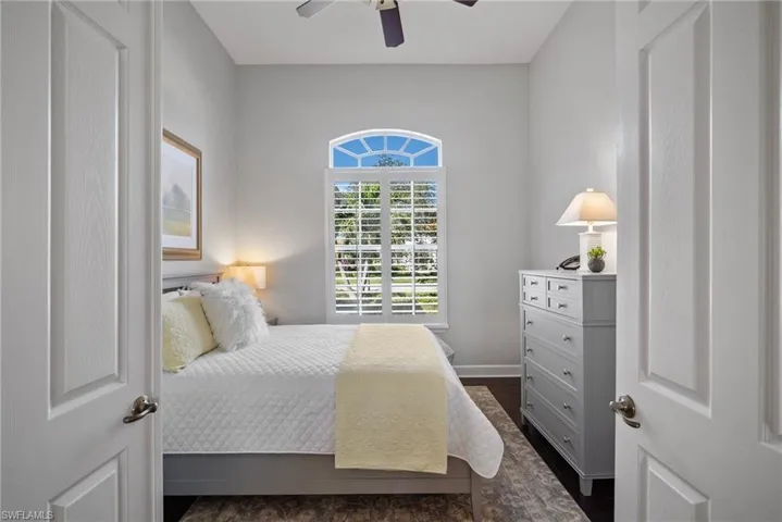 8756  Mustang Island  CIR, Naples, FL 34113
