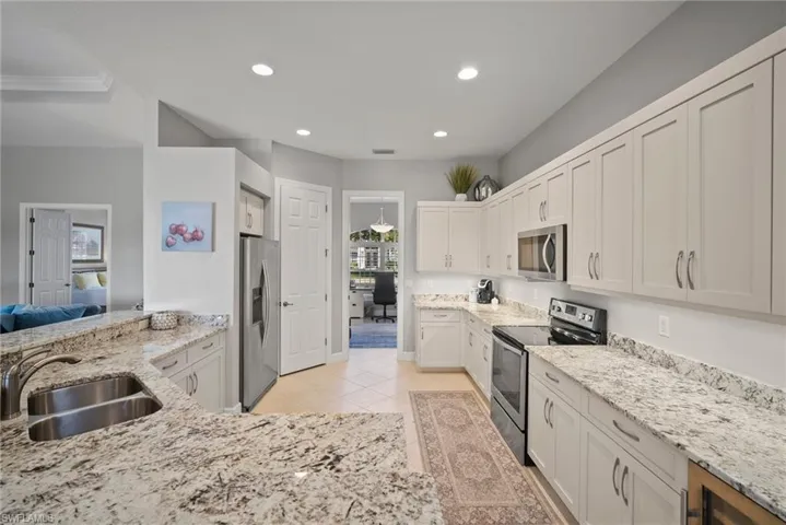 8756  Mustang Island  CIR, Naples, FL 34113