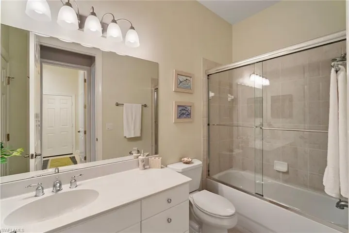 8756  Mustang Island  CIR, Naples, FL 34113