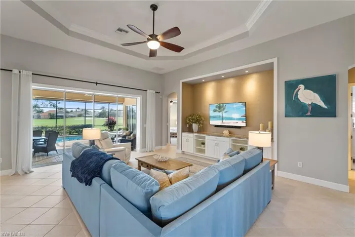 8756  Mustang Island  CIR, Naples, FL 34113