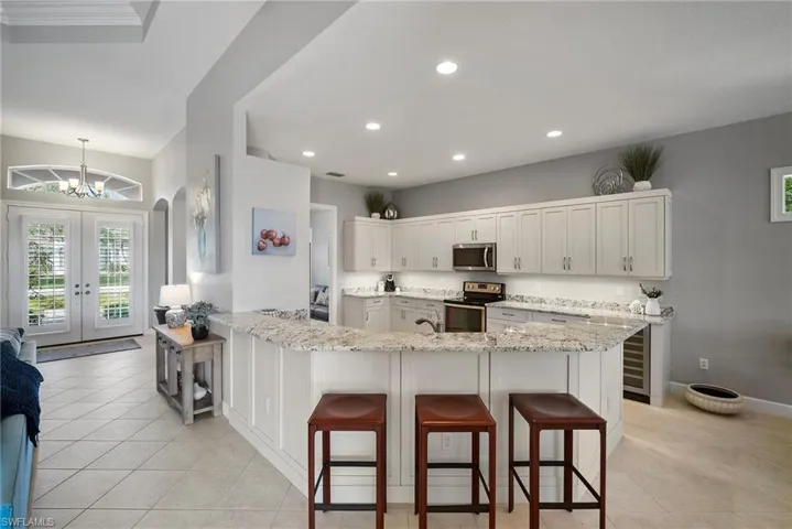 8756  Mustang Island  CIR, Naples, FL 34113