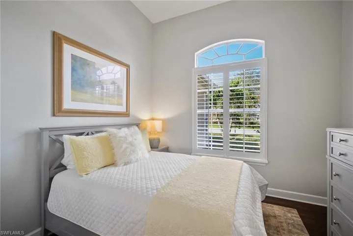 8756  Mustang Island  CIR, Naples, FL 34113